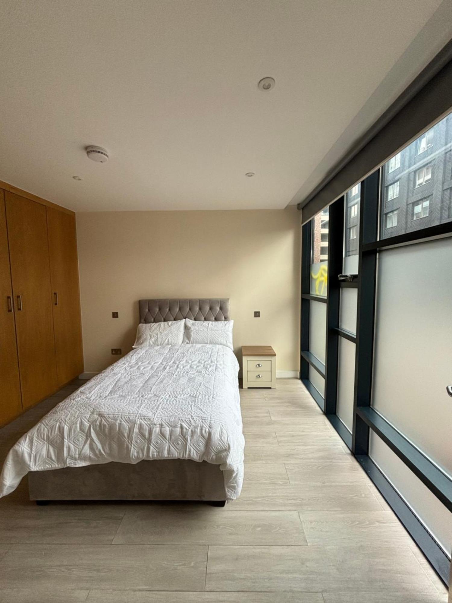 Apartament Claret And Blue Londra